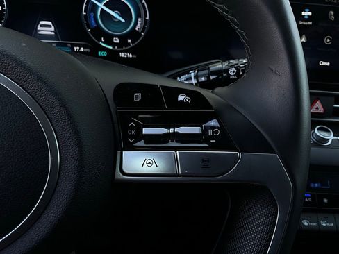 Used 2025 Hyundai Elantra Limited image 40