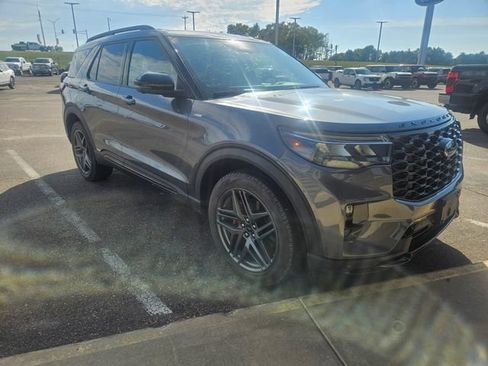 Used 2025 Ford Explorer ST-Line w/ Premium Package AWD/4WD image 2