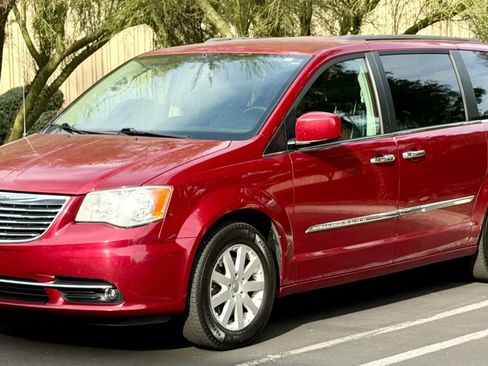 Used 2014 Chrysler Town & Country Touring w/ Trailer Tow Group image 3