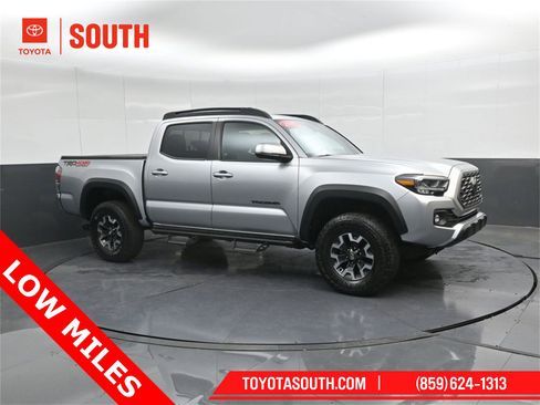Used 2022 Toyota Tacoma TRD Off-Road image 1