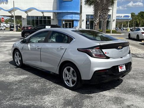 Used 2017 Chevrolet Volt LT w/ Comfort Package FWD image 9