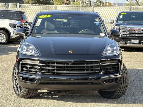 Used 2023 Porsche Cayenne AWD/4WD image 2