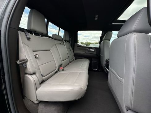 Used 2023 GMC Sierra 1500 SLT w/ SLT Premium Plus Package AWD/4WD image 28