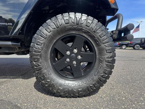 Used 2015 Jeep Wrangler Unlimited Sahara AWD/4WD image 9