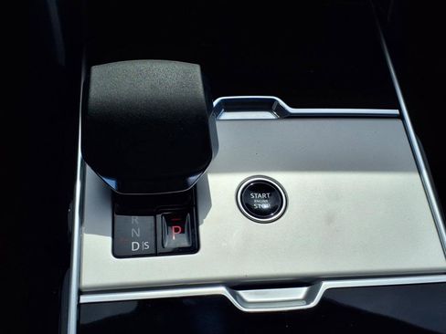 New 2025 Land Rover Range Rover Long Wheelbase SE image 13