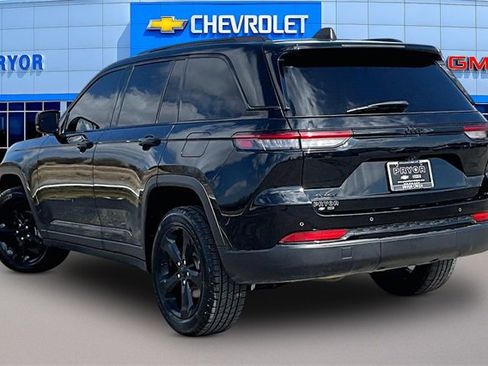 Used 2023 Jeep Grand Cherokee Altitude image 4