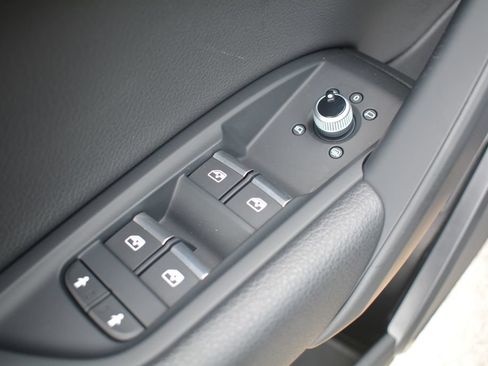 Used 2020 Audi Q5 e Premium w/ Convenience Package AWD/4WD image 9