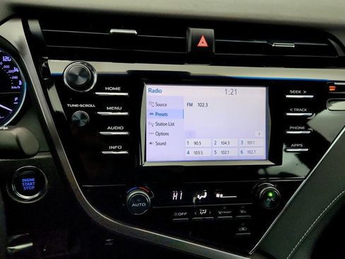 Used 2018 Toyota Camry SE w/ Convenience Package image 17