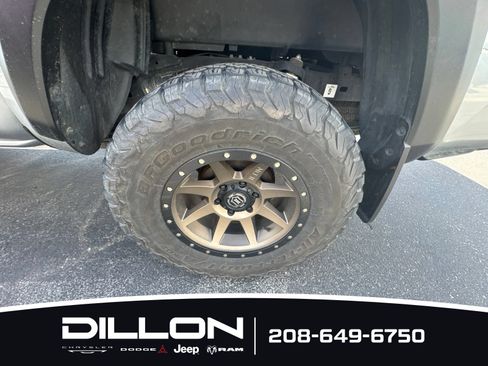 Used 2022 Toyota Tacoma TRD Off-Road AWD/4WD image 11