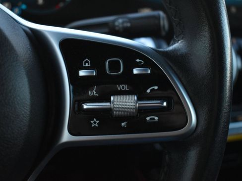 Used 2023 Mercedes-Benz GLB 250 image 22