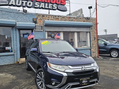 Used 2020 Mitsubishi Outlander LE image 2