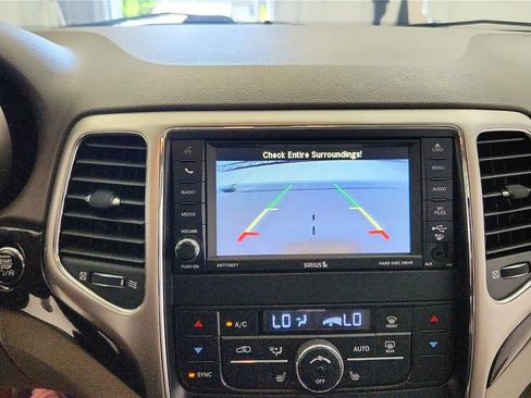 Used 2013 Jeep Grand Cherokee Laredo AWD/4WD image 25