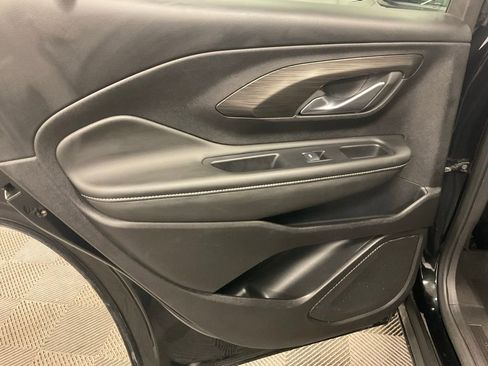 Used 2024 GMC Terrain SLE image 32