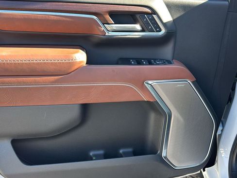 Certified 2025 GMC Sierra 2500 Denali Ultimate image 16