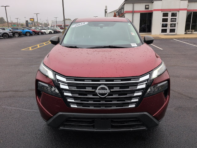 Used 2025 Nissan Rogue S FWD image 2