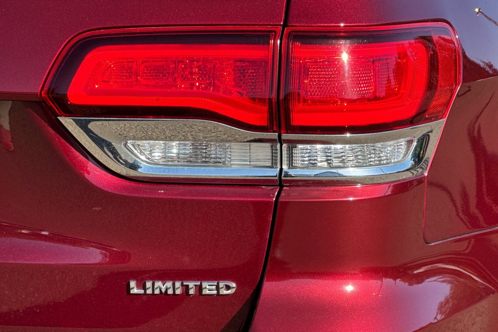 Used 2020 Jeep Grand Cherokee Limited AWD/4WD image 30