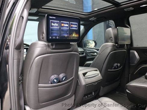 Used 2024 Cadillac Escalade ESV V AWD/4WD image 37