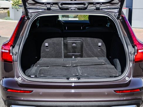 Used 2025 Volvo V60 B5 Cross Country Plus image 29