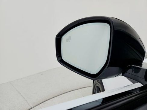 Used 2025 Land Rover Range Rover Velar Dynamic SE image 27