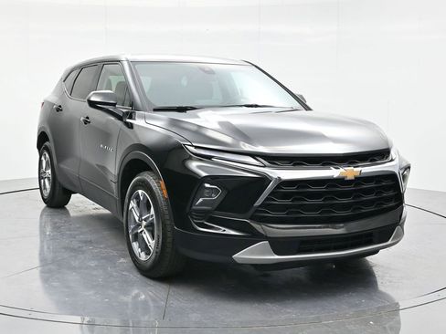 Used 2025 Chevrolet Blazer LT FWD image 3