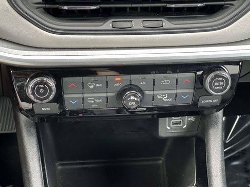 Used 2025 Jeep Compass Limited AWD/4WD image 17