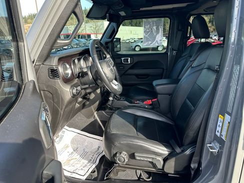 Used 2019 Jeep Wrangler Unlimited Sahara image 13