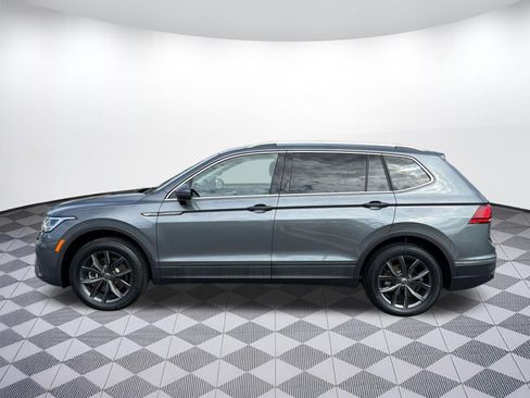 Used 2023 Volkswagen Tiguan SE FWD image 2