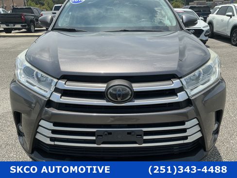 Used 2019 Toyota Highlander XLE FWD image 8