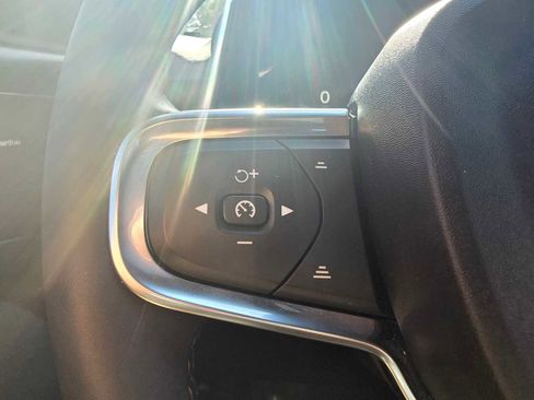 Used 2023 Volvo XC40 Recharge Ultimate image 34