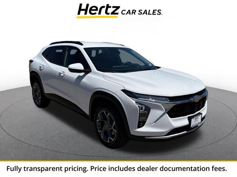 Used 2025 Chevrolet Trax LT FWD image 1