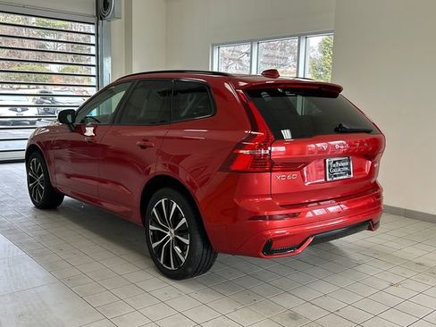 Certified 2023 Volvo XC60 B5 Plus image 2