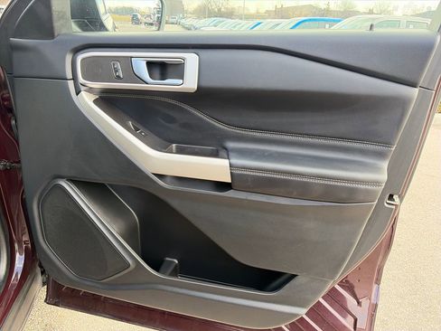 Used 2023 Ford Explorer XLT w/ Equipment Group 202A image 9