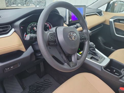 Used 2025 Toyota RAV4 XLE image 18