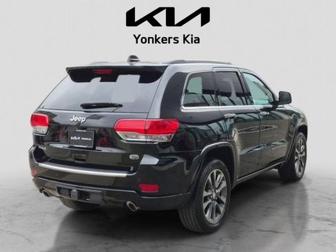 Used 2017 Jeep Grand Cherokee Overland AWD/4WD image 6