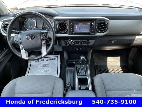 Used 2019 Toyota Tacoma SR5 w/ Four Season Floor Mat Package AWD/4WD image 26