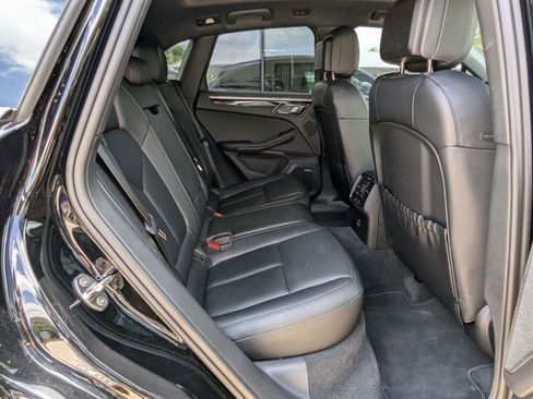 Used 2025 Porsche Macan image 25