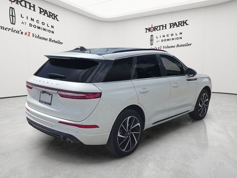 Used 2025 Lincoln Corsair Grand Touring AWD/4WD image 5