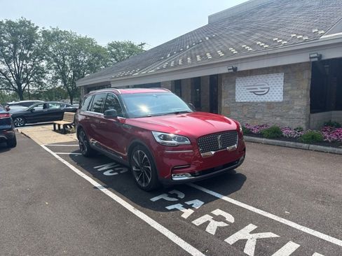 Used 2020 Lincoln Aviator Reserve w/ Equipment Group 202A AWD/4WD image 2