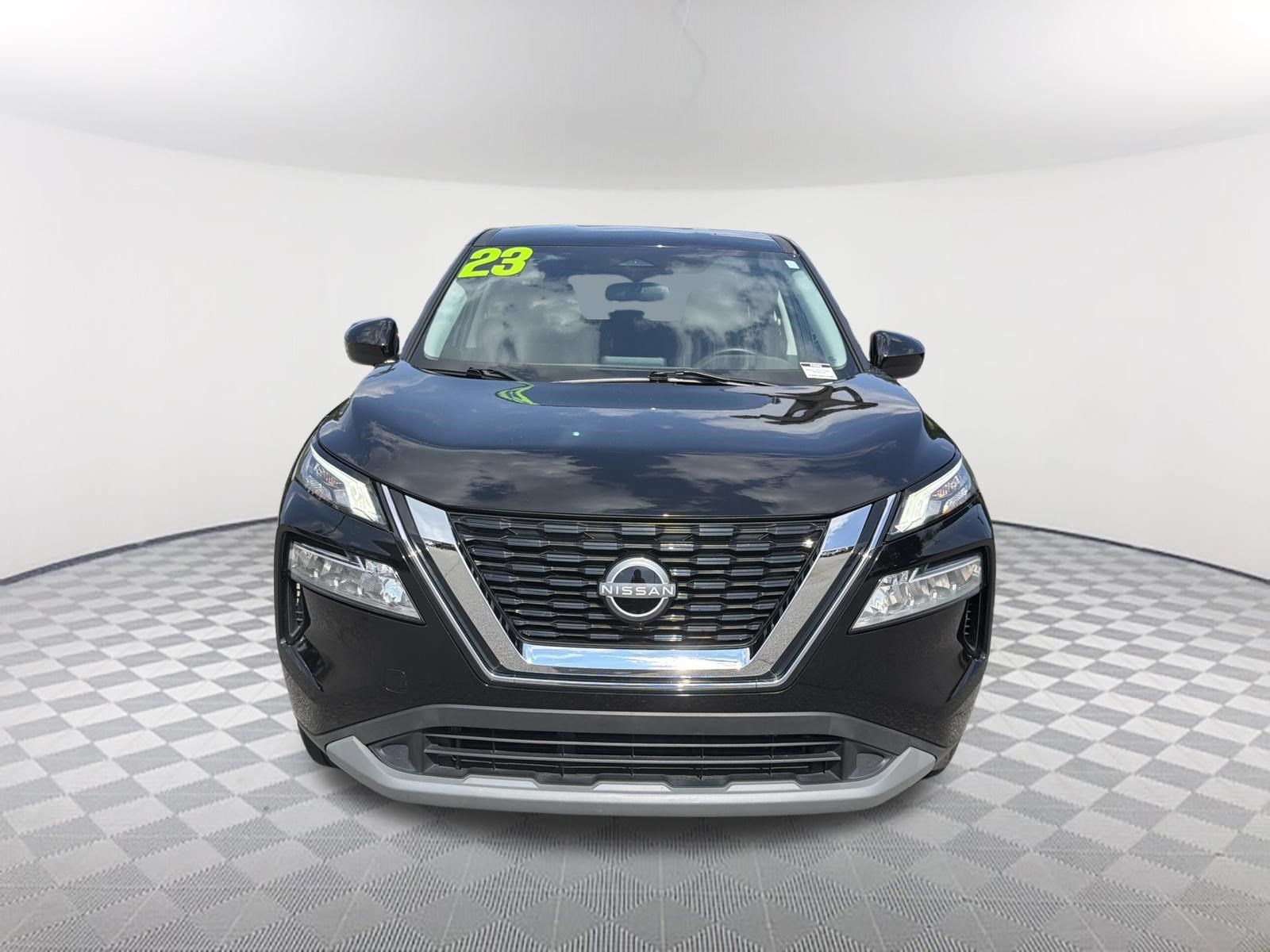 Used 2023 Nissan Rogue SV AWD/4WD image 2