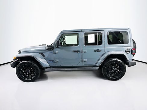 Used 2025 Jeep Wrangler Sahara image 4