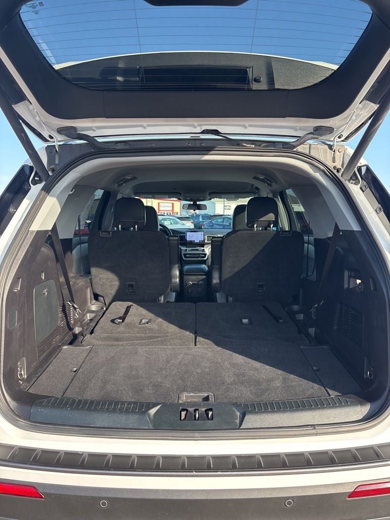 Used 2021 Ford Explorer XLT w/ Equipment Group 202A AWD/4WD image 37