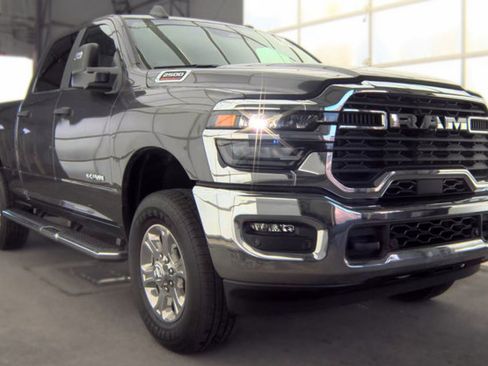 Used 2025 RAM 2500 Big Horn AWD/4WD image 2