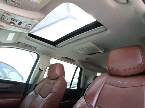 Used 2015 Cadillac Escalade Luxury image 9