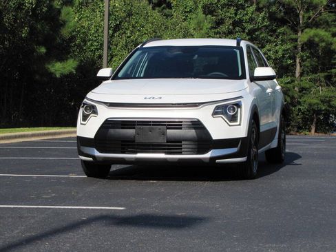 Used 2024 Kia Niro LX FWD image 10
