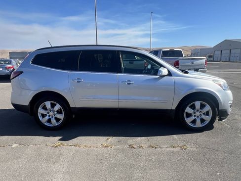 Used 2017 Chevrolet Traverse LT w/ Style and Technology Package AWD/4WD image 2