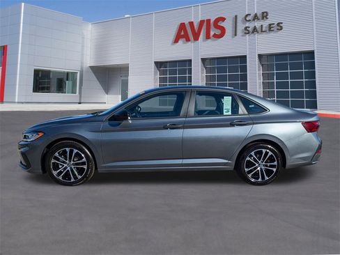 Used 2025 Volkswagen Jetta Sport image 10