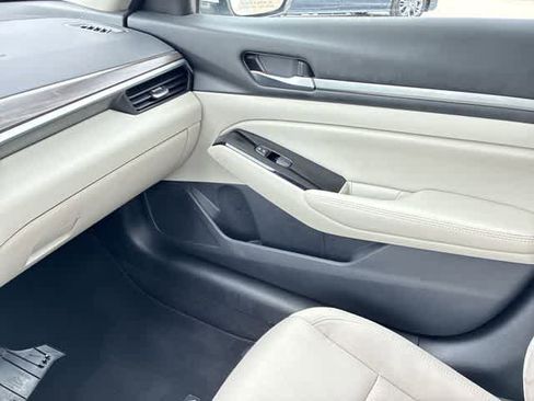 Used 2023 Nissan Altima 2.5 SV FWD image 31