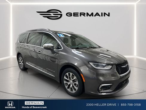 Used 2021 Chrysler Pacifica Pinnacle FWD image 1
