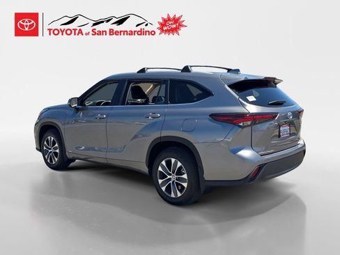 Certified 2026 Toyota Highlander XLE AWD/4WD image 3