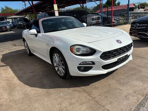 Used 2017 FIAT 124 Spider Lusso RWD image 10